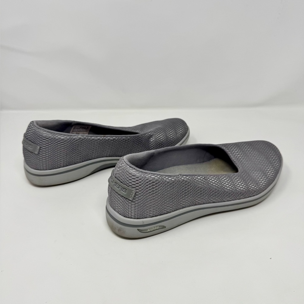 Skechers Arch Fit; Gray Women's Slip-On Shoes; Size 8.5